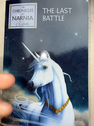The Chronicles of Narnia 7-Book Box Set + Trivi...
