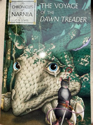 The Chronicles of Narnia 7-Book Box Set + Trivi...