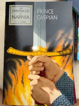 The Chronicles of Narnia 7-Book Box Set + Trivi...