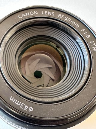 Objetivo Canon RF 50mm f/1.8 STM