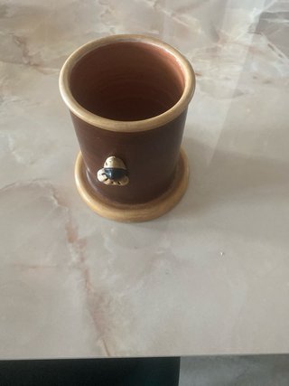 Porta utensili in terracotta con vitelli