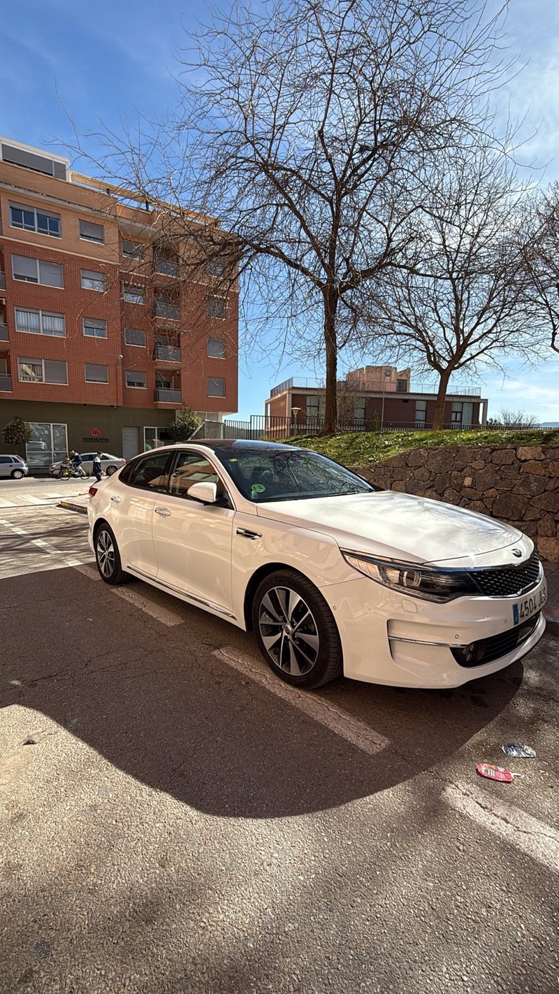 KIA Optima 2016 - foto 1