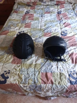 Cascos de esquí negros