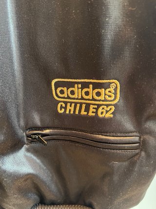 Chaqueta Adidas Chile 62 Negra Dorada