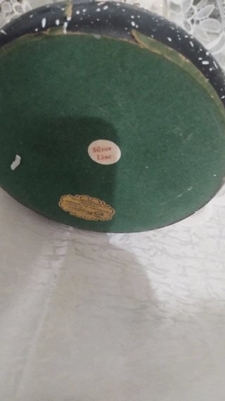 Statuetta resina smaltata uomo cappello