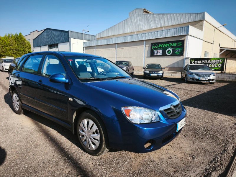 KIA Cerato 2004 - foto 1