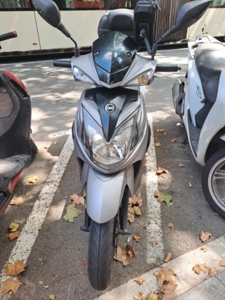 Scooter SYM 125 SR
