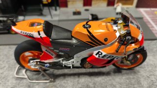 Maqueta Moto Repsol Honda RC211V