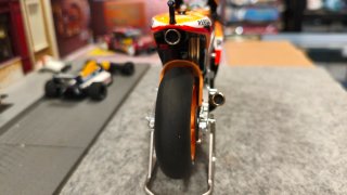 Maqueta Moto Repsol Honda RC211V