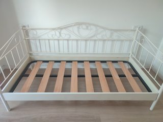 Cama 90x190, colchón, somier, edredón y sabanas.