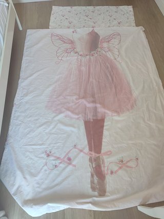 Cama 90x190, colchón, somier, edredón y sabanas.