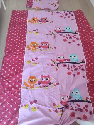 Cama 90x190, colchón, somier, edredón y sabanas.