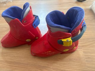 Botas de esquí infantiles rojas