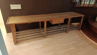 Mesa vintage de madera con cajón