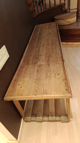 Mesa vintage de madera con cajón
