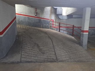 Garaje en venta en La Font de la Guatlla en Barcelona