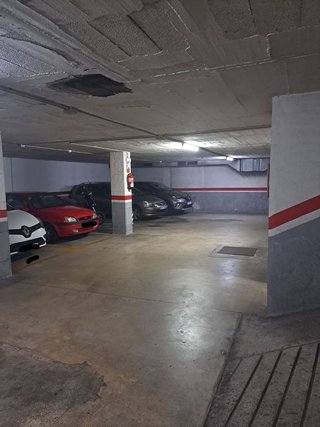 Garaje en venta en La Font de la Guatlla en Barcelona
