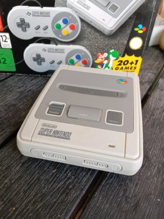 Super Nintendo Classic Mini + 2 mandos de control