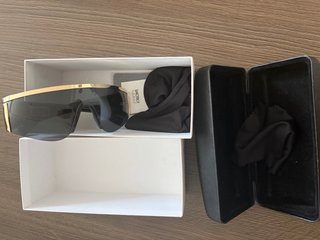 Gafas de sol Versace negras y doradas