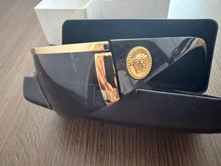 Gafas de sol Versace negras y doradas