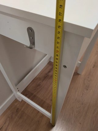 Escritorio pequeño con cajón
