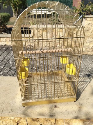 Jaula grande para pájaros dorada