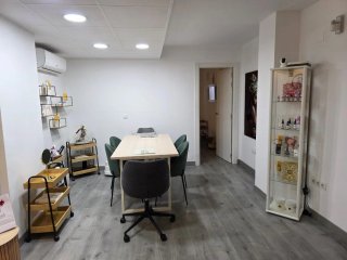 TRASPASO DE LOCAL ESTETICA, MASAJES. BUENA OPORTUN