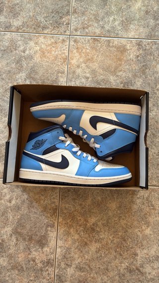 Nike Air Jordan 1 Mid Azul y Blanco