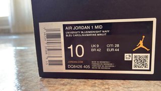 Nike Air Jordan 1 Mid Azul y Blanco