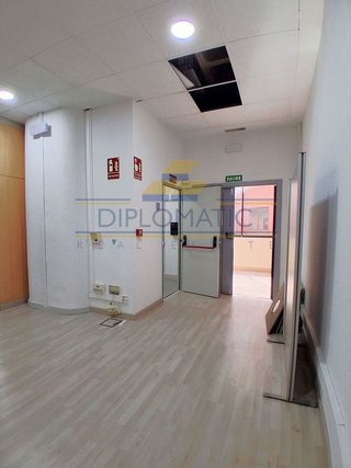 Oficina en venta en San Fermín en Madrid