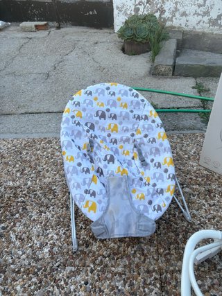 Mecedora para bebé con estampado de elefantes