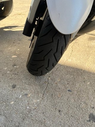 Kawasaki J300 Maxi Scooter Blanca y Negra