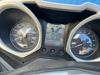 Kawasaki J300 Maxi Scooter Blanca y Negra