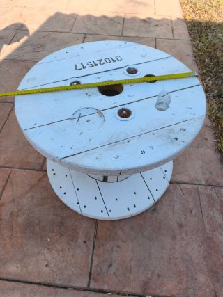 Bobina de madera blanca decorativa