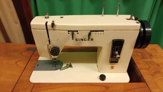 Máquina de coser Singer antigua