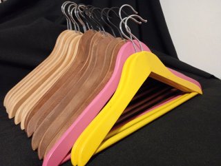 18 Perchas de Madera y Metal