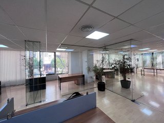 Oficina en alquiler en La Maternitat i Sant Ramon en Barcelona