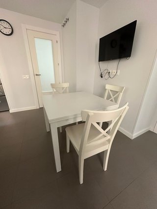 Mesa extensible IKEA BJURSTA + 3 sillas
