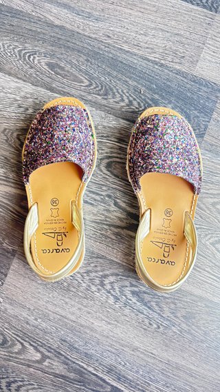 Sandalias Avarca Multicolor y Dorado Talla 36