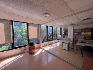 Oficina en alquiler en La Maternitat i Sant Ramon en Barcelona