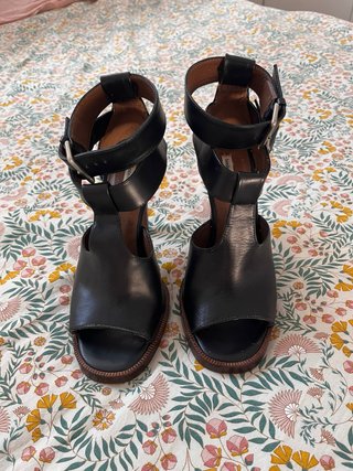 Zapatos de tacón Bimba y Lola negros