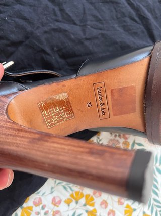 Zapatos de tacón Bimba y Lola negros