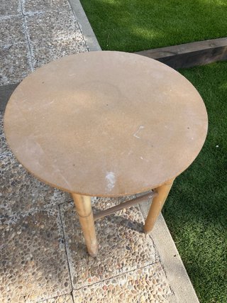Mesa alta redonda de madera