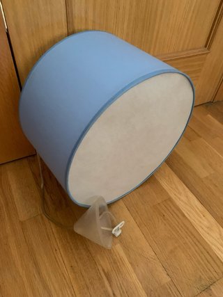 Lámpara de techo y mesa infantil azul