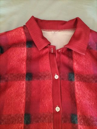 Chaqueta a cuadros roja y negra