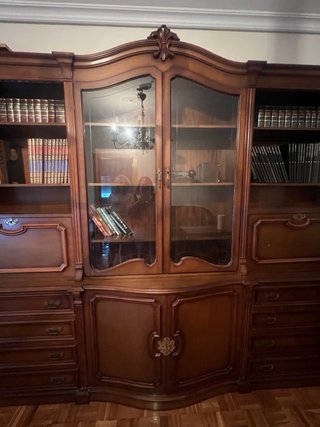 Mueble y librería de salón de madera gratis