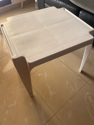 Mesa auxiliar de jardín de plástico