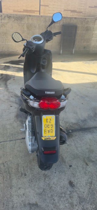 Yamaha Scooter Negra - ¡Como Nueva!