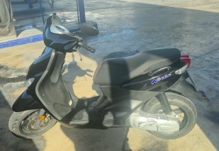 Yamaha Scooter Negra - ¡Como Nueva!