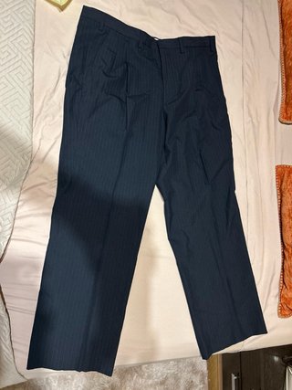Pantalón de traje negro con raya diplomática